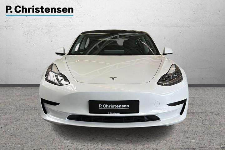 Hvid Tesla Model 3 fra 2022