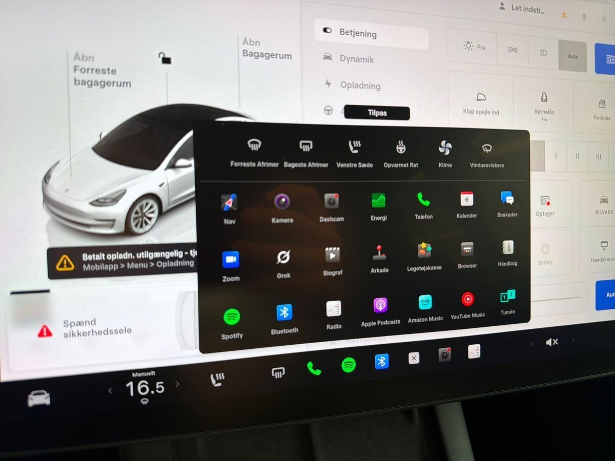 Hvid Tesla Model 3 fra 2022