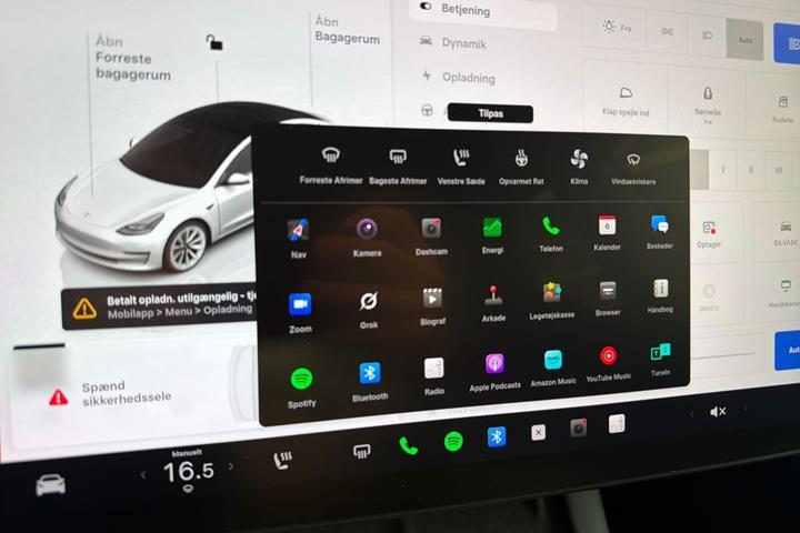 Hvid Tesla Model 3 fra 2022