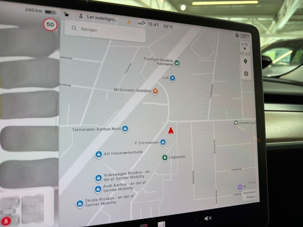 Hvid Tesla Model 3 fra 2022