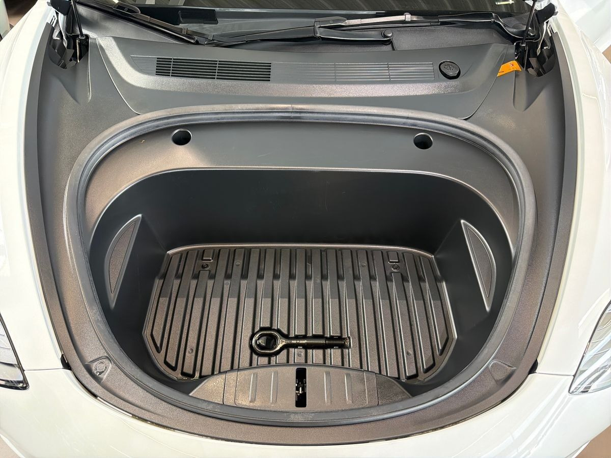 Hvid Tesla Model 3 fra 2022