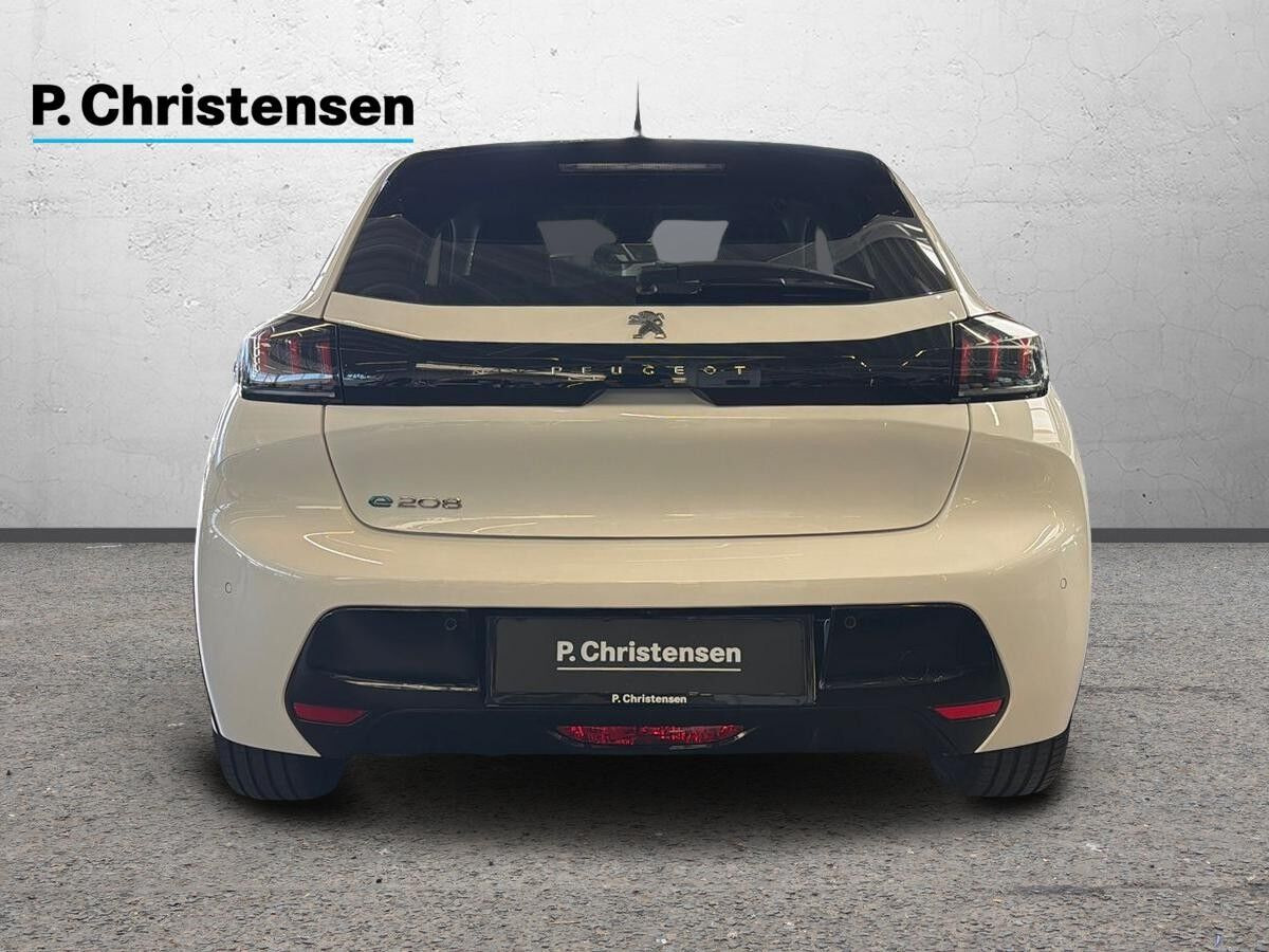 Hvid Peugeot e-208 fra 2023