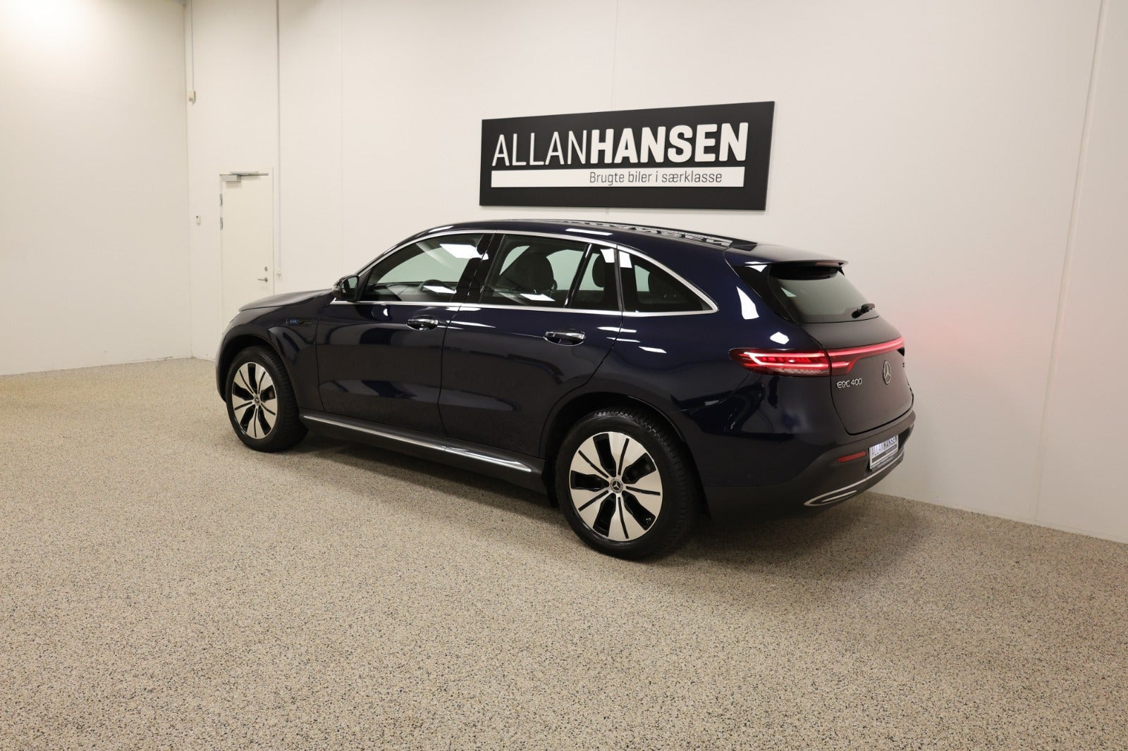 Blå Mercedes EQC400 fra 2023