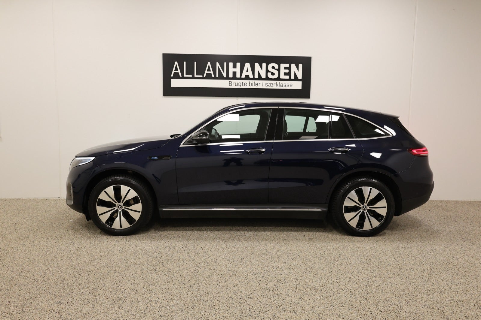 Blå Mercedes EQC400 fra 2023
