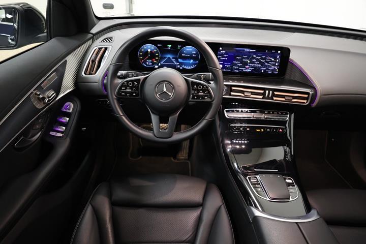 Blå Mercedes EQC400 fra 2023