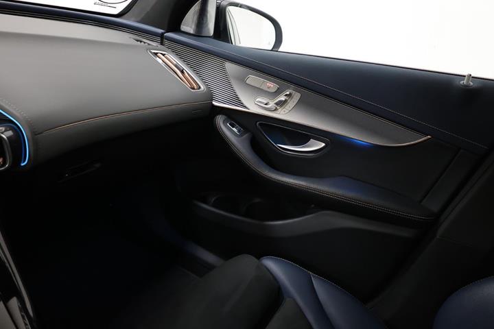 Sort Mercedes EQC400 fra 2019
