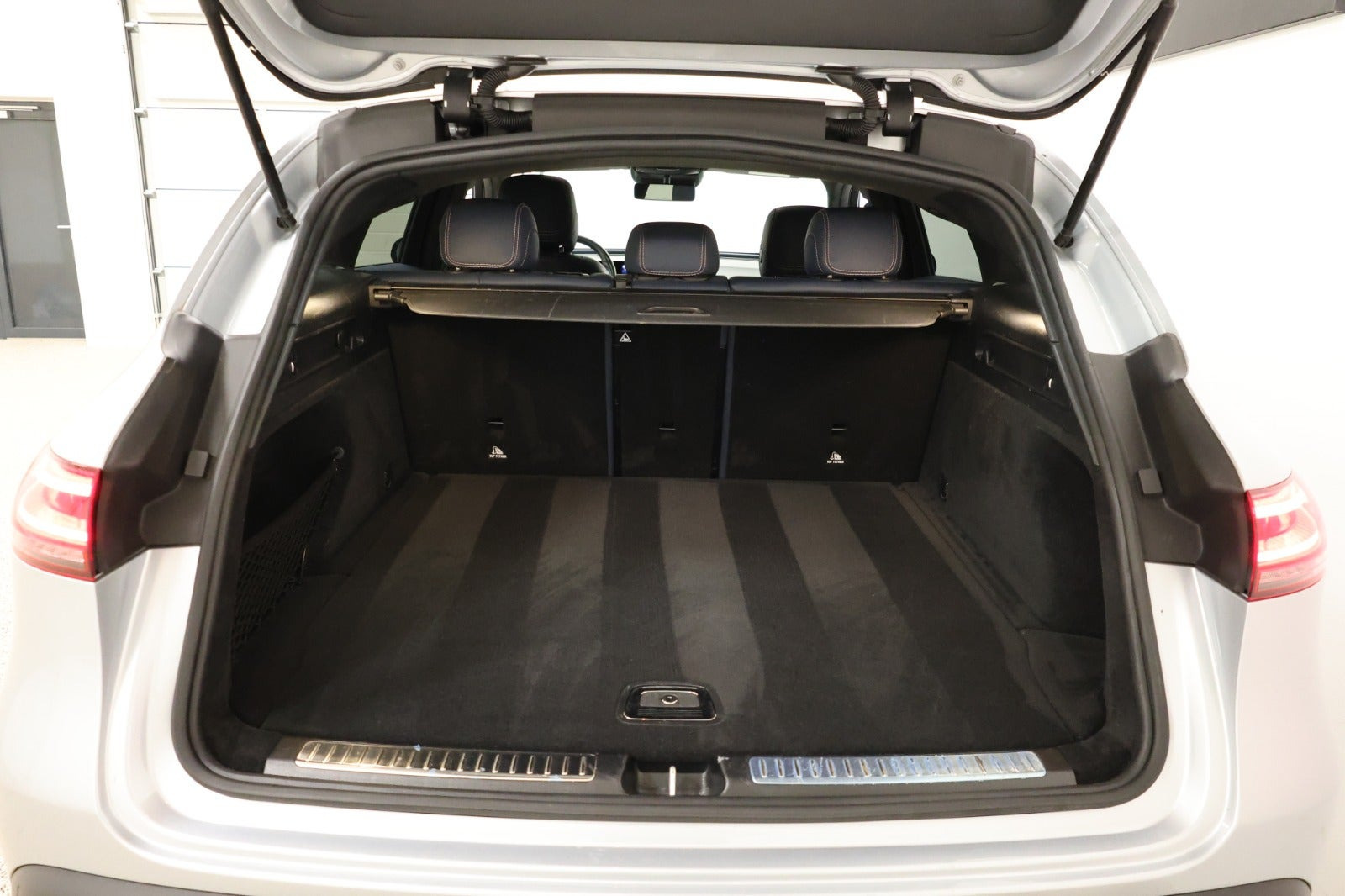 Sort Mercedes EQC400 fra 2019