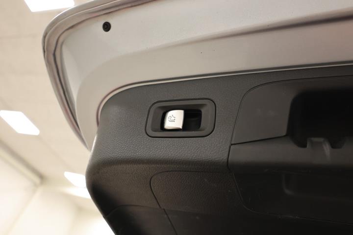 Sort Mercedes EQC400 fra 2019