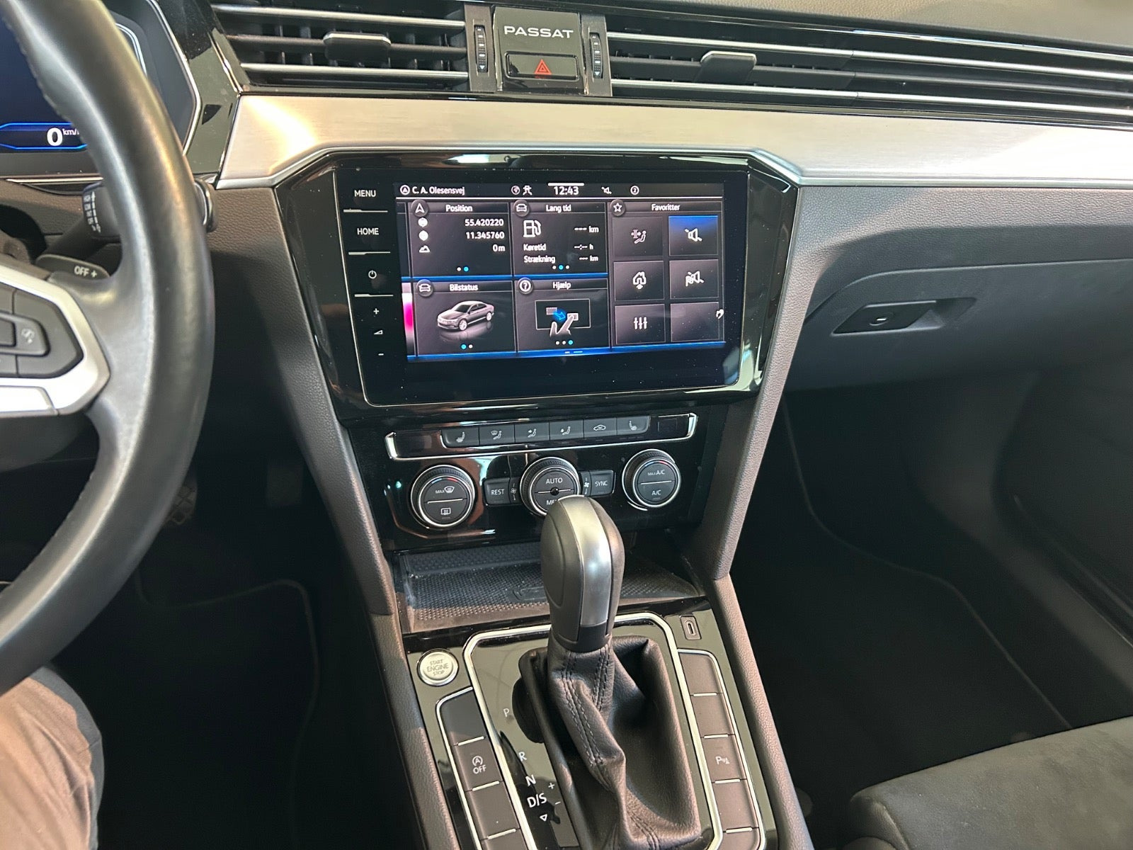 Blå VW Passat fra 2020