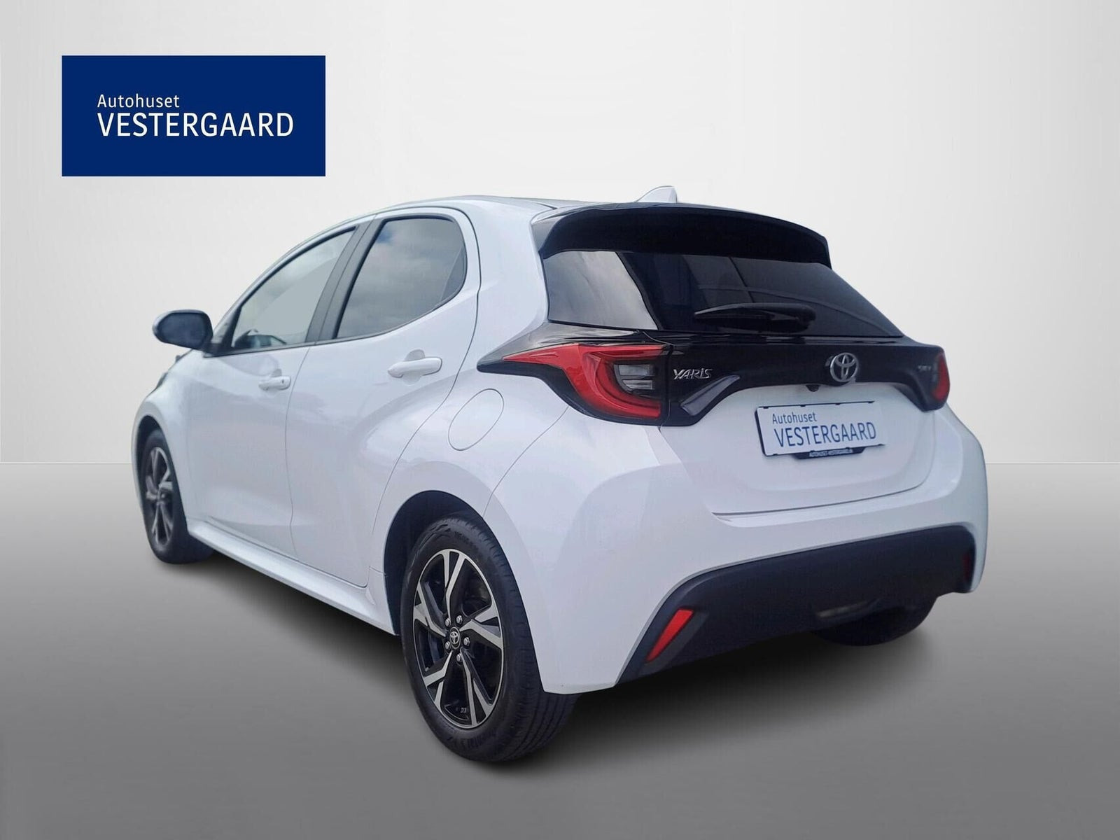 Hvid Toyota Yaris fra 2024