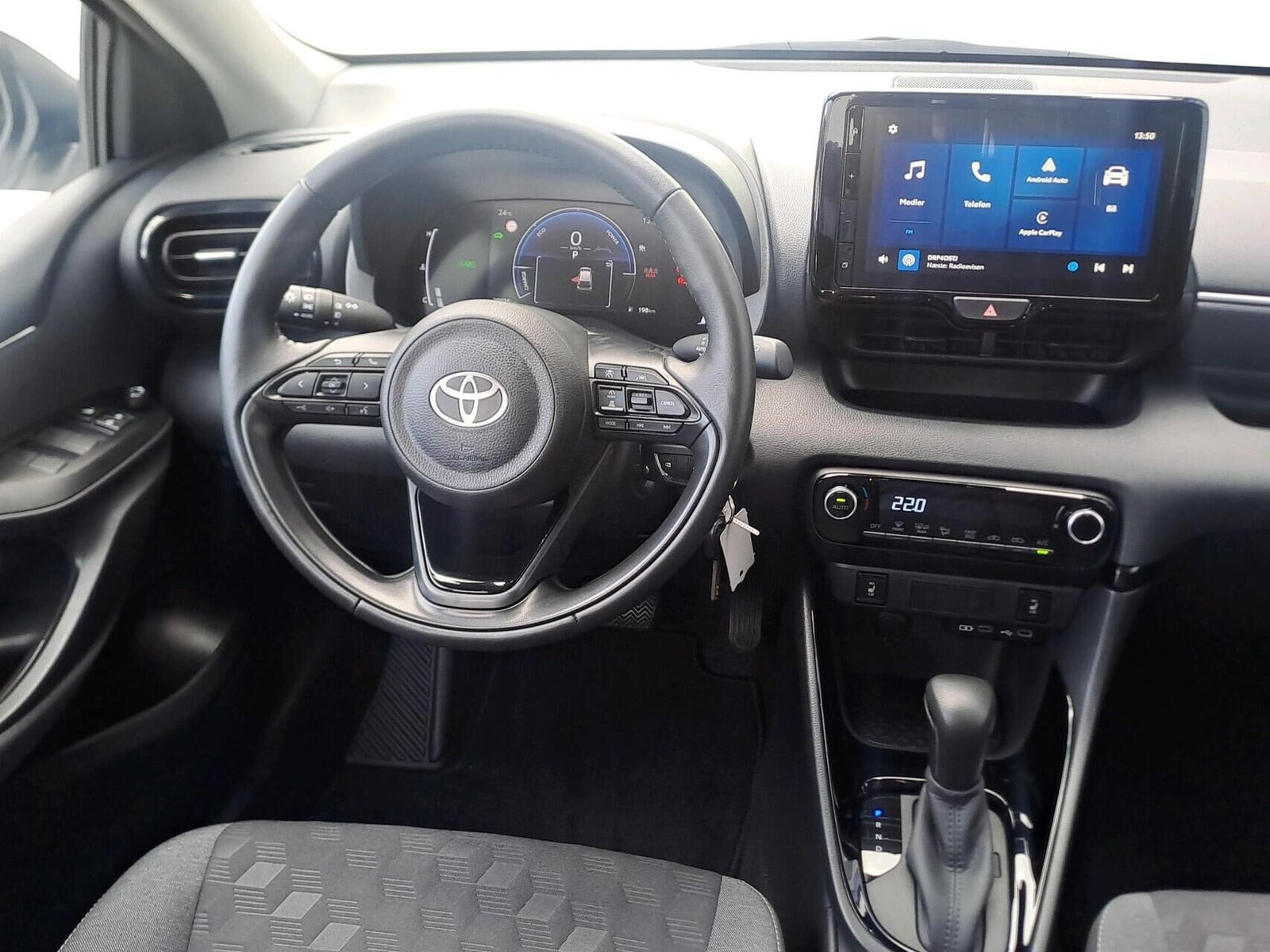 Hvid Toyota Yaris fra 2024