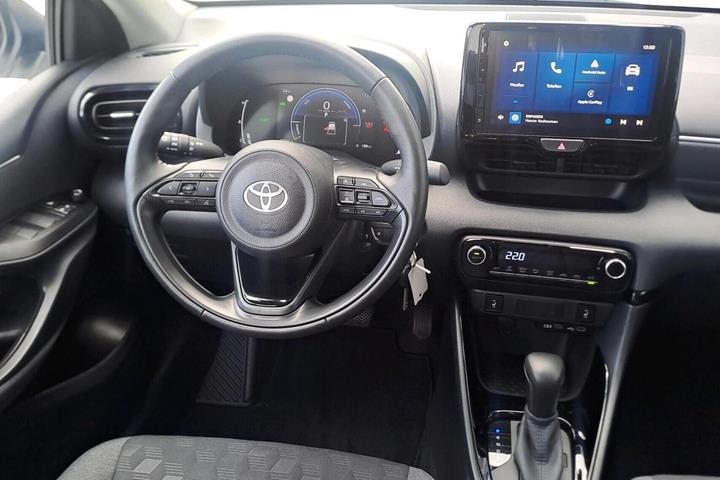 Hvid Toyota Yaris fra 2024
