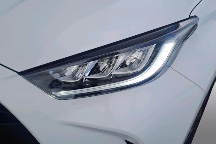 Hvid Toyota Yaris fra 2024