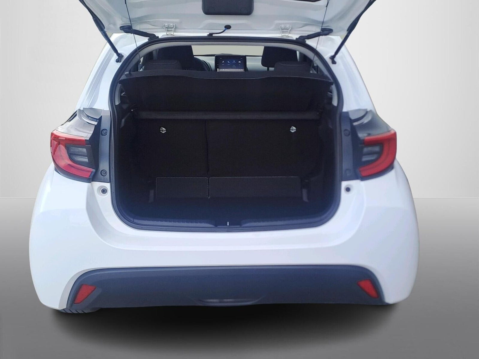 Hvid Toyota Yaris fra 2024