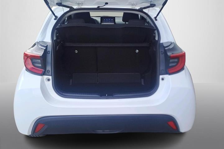Hvid Toyota Yaris fra 2024