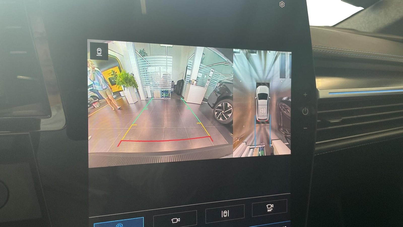 Sort Renault Scenic E-Tech fra 2024