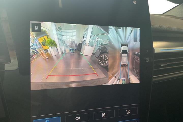 Sort Renault Scenic E-Tech fra 2024