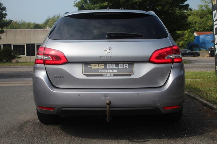 Sølv Peugeot 308 fra 2016
