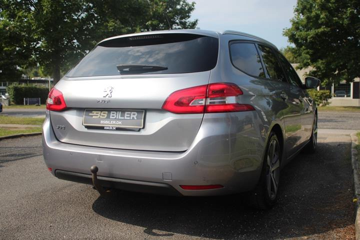 Sølv Peugeot 308 fra 2016