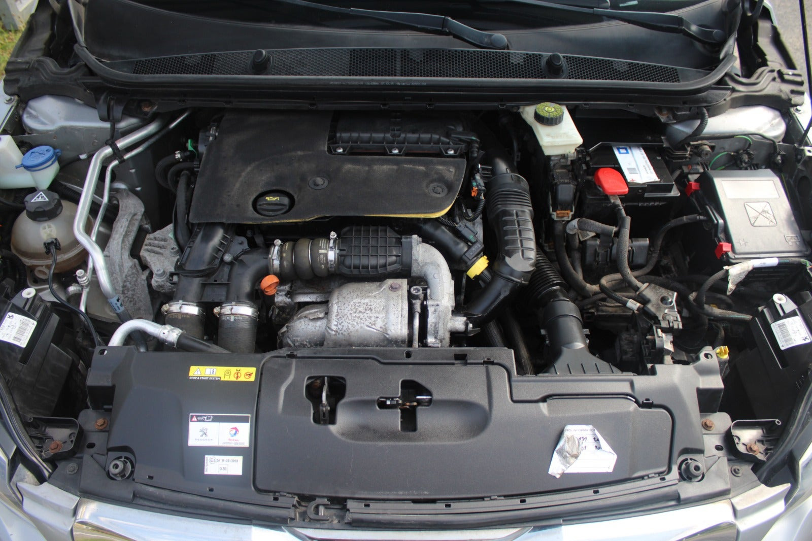 Sølv Peugeot 308 fra 2016