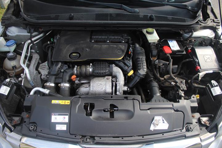 Sølv Peugeot 308 fra 2016