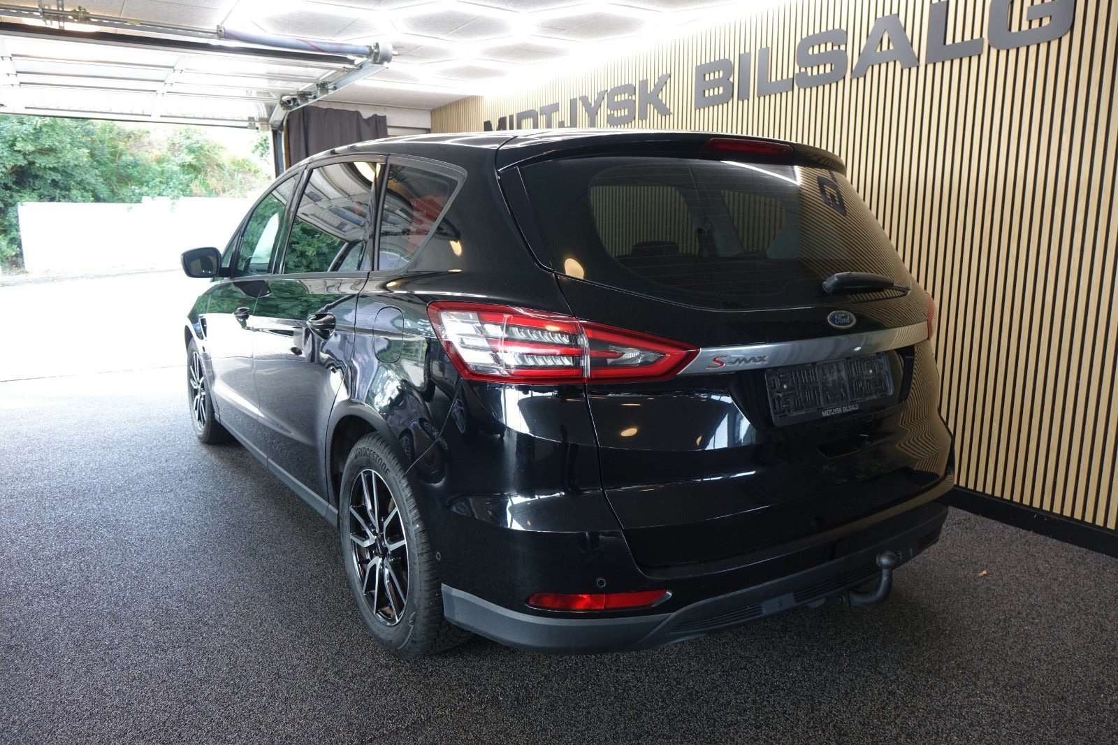 Sort Ford S-MAX fra 2016