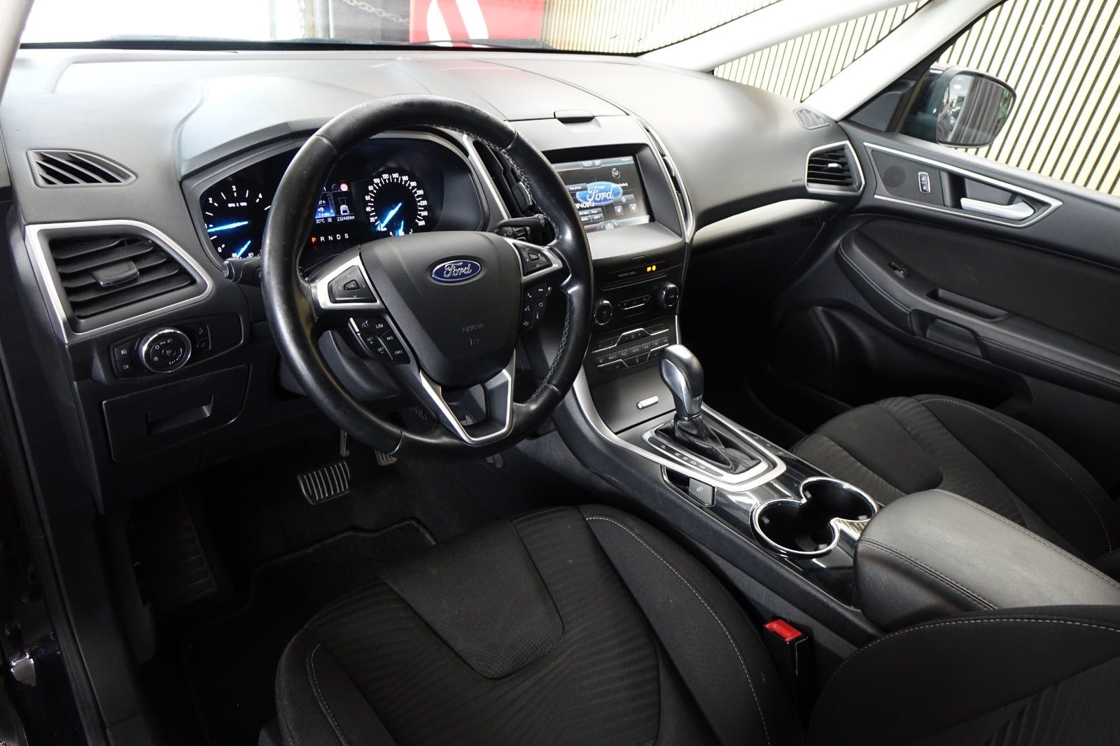 Sort Ford S-MAX fra 2016