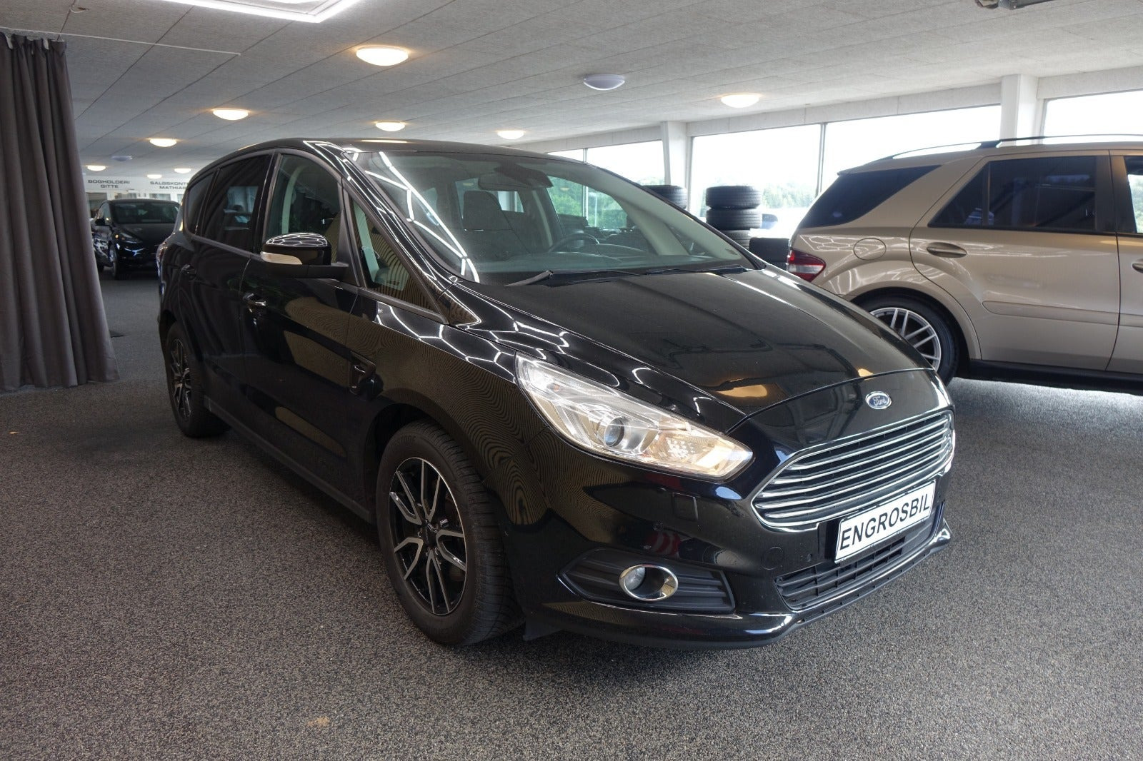 Sort Ford S-MAX fra 2016