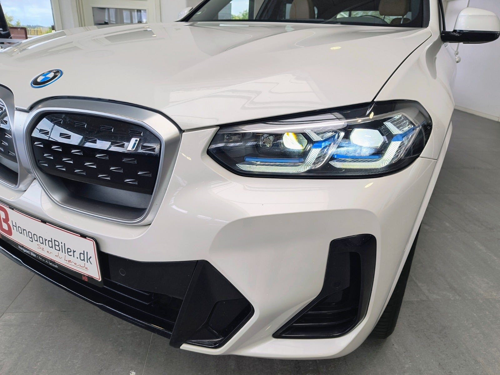 Hvid BMW iX3 fra 2022