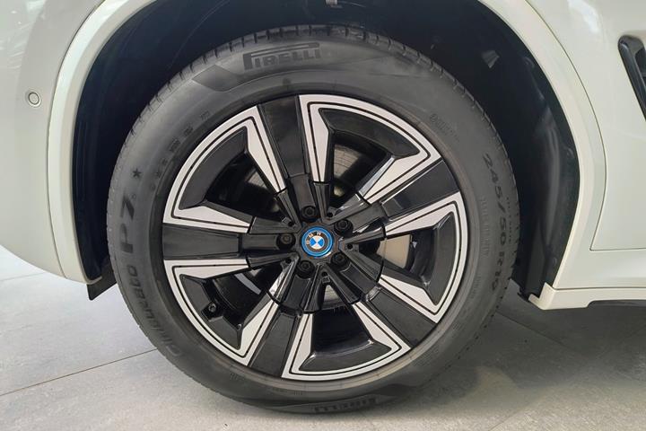 Hvid BMW iX3 fra 2022