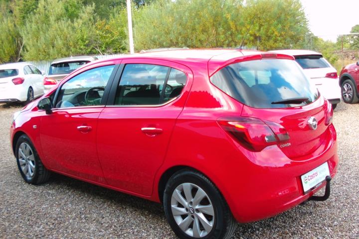 Rød Opel Corsa fra 2018