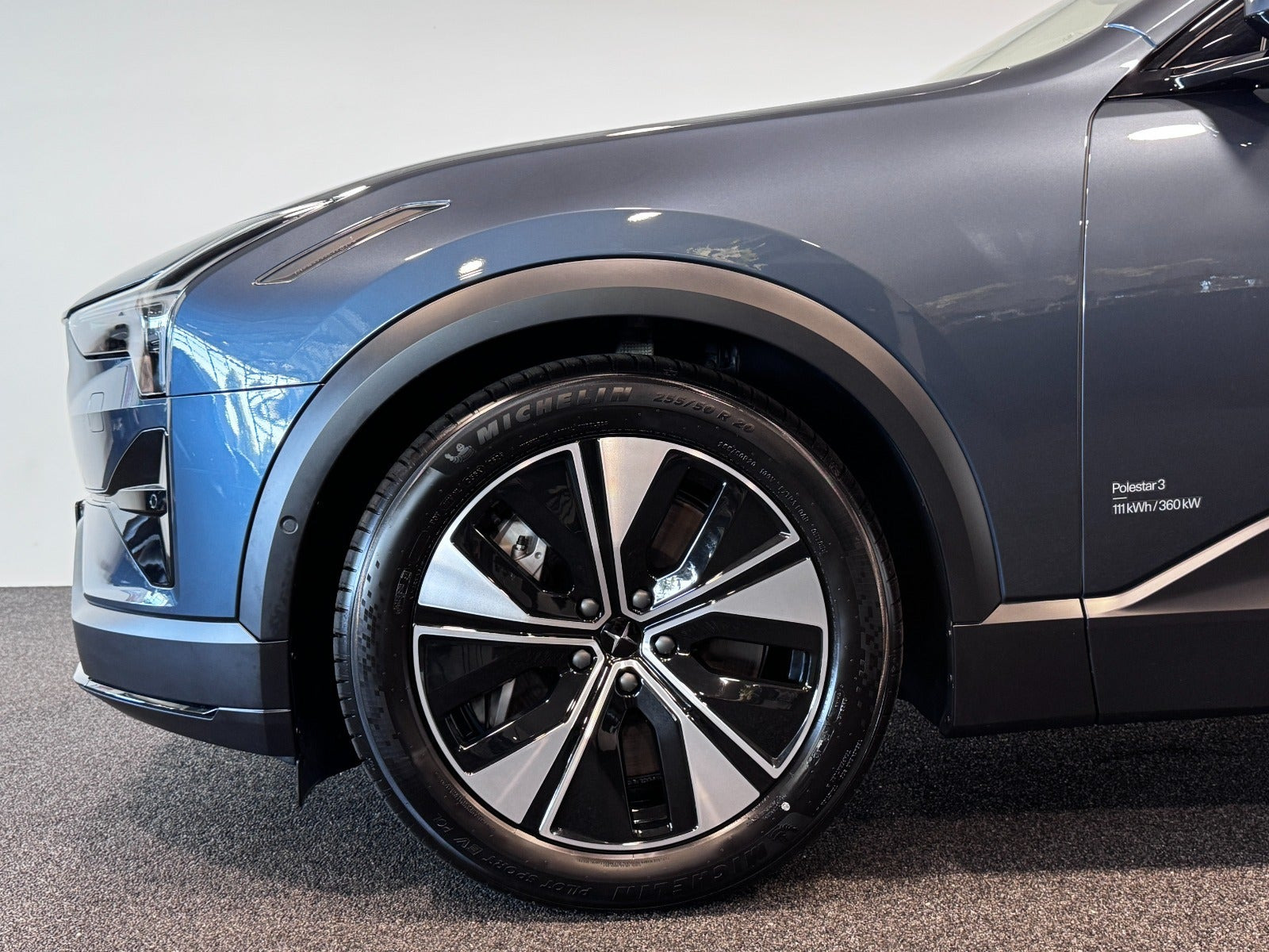 Blå Polestar 3 fra 2025