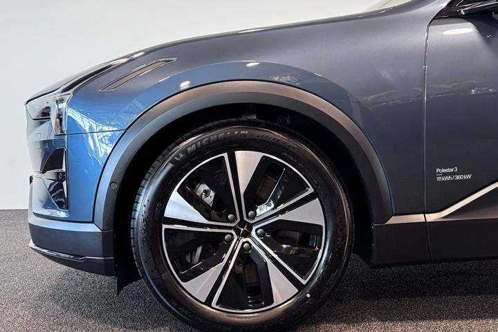 Blå Polestar 3 fra 2025