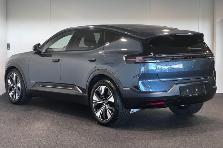 Blå Polestar 3 fra 2025