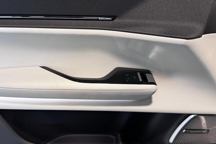 Blå Polestar 3 fra 2025
