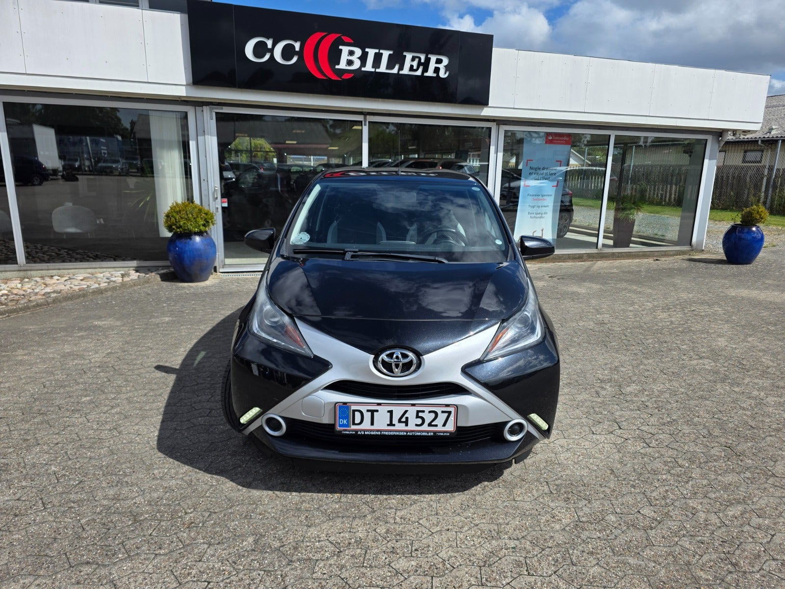 Sort Toyota Aygo fra 2015