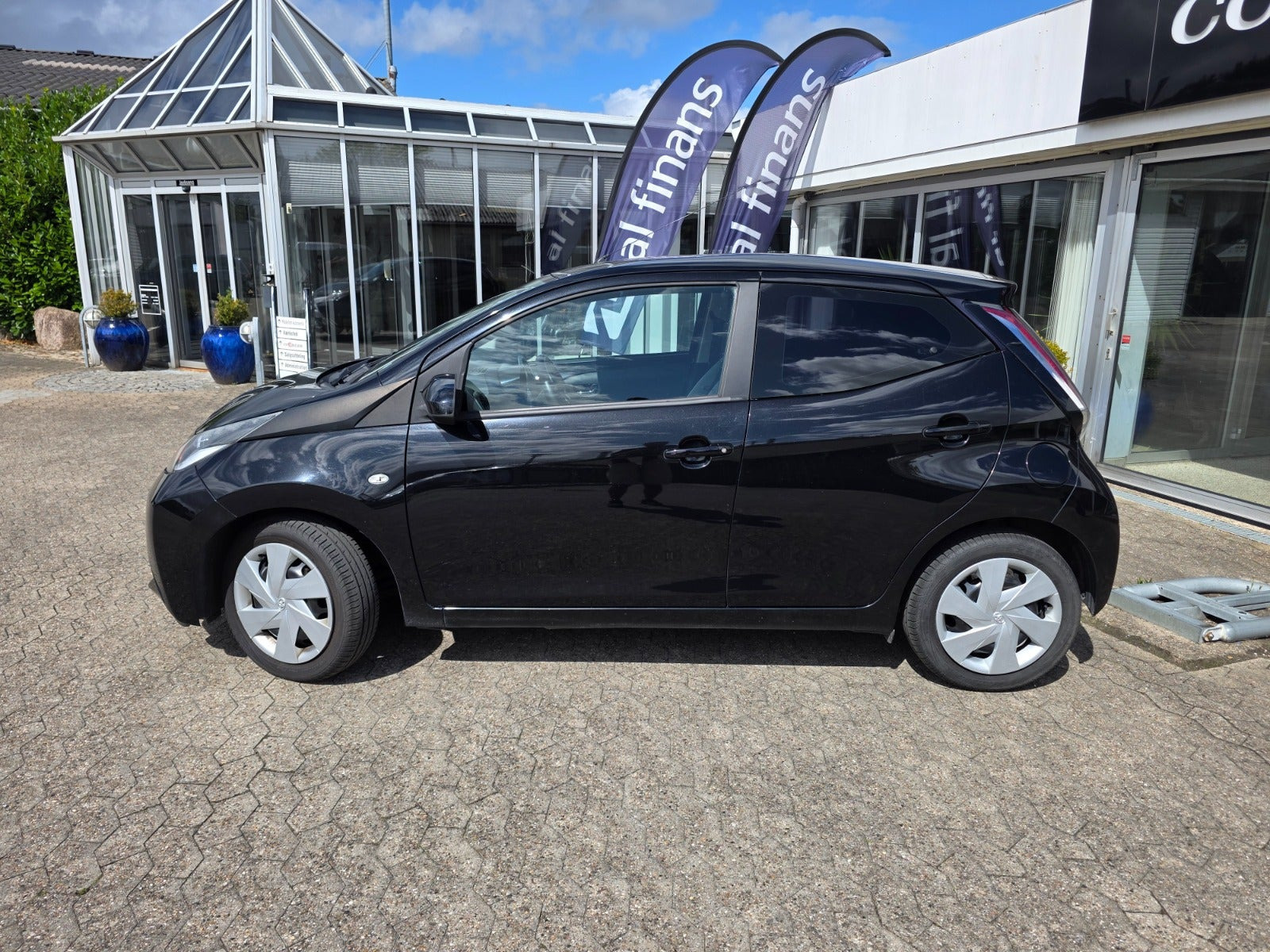 Sort Toyota Aygo fra 2015