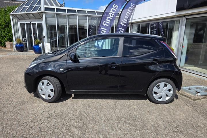 Sort Toyota Aygo fra 2015