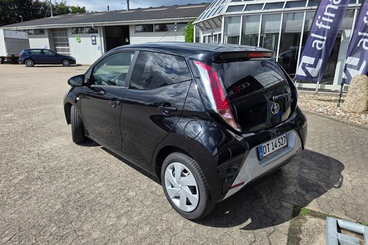 Sort Toyota Aygo fra 2015