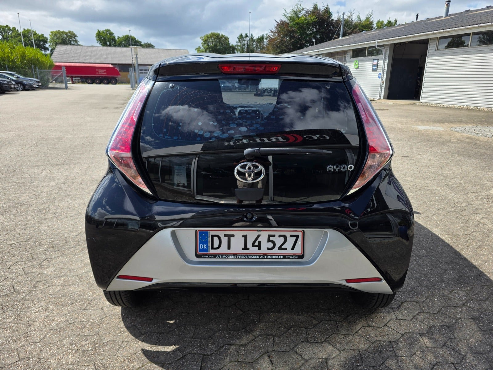 Sort Toyota Aygo fra 2015