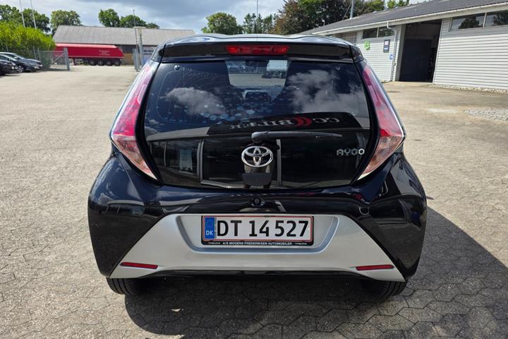 Sort Toyota Aygo fra 2015