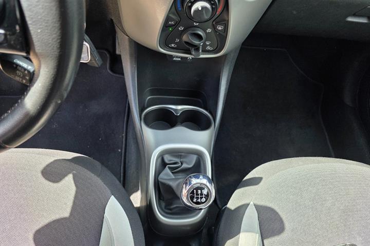Sort Toyota Aygo fra 2015