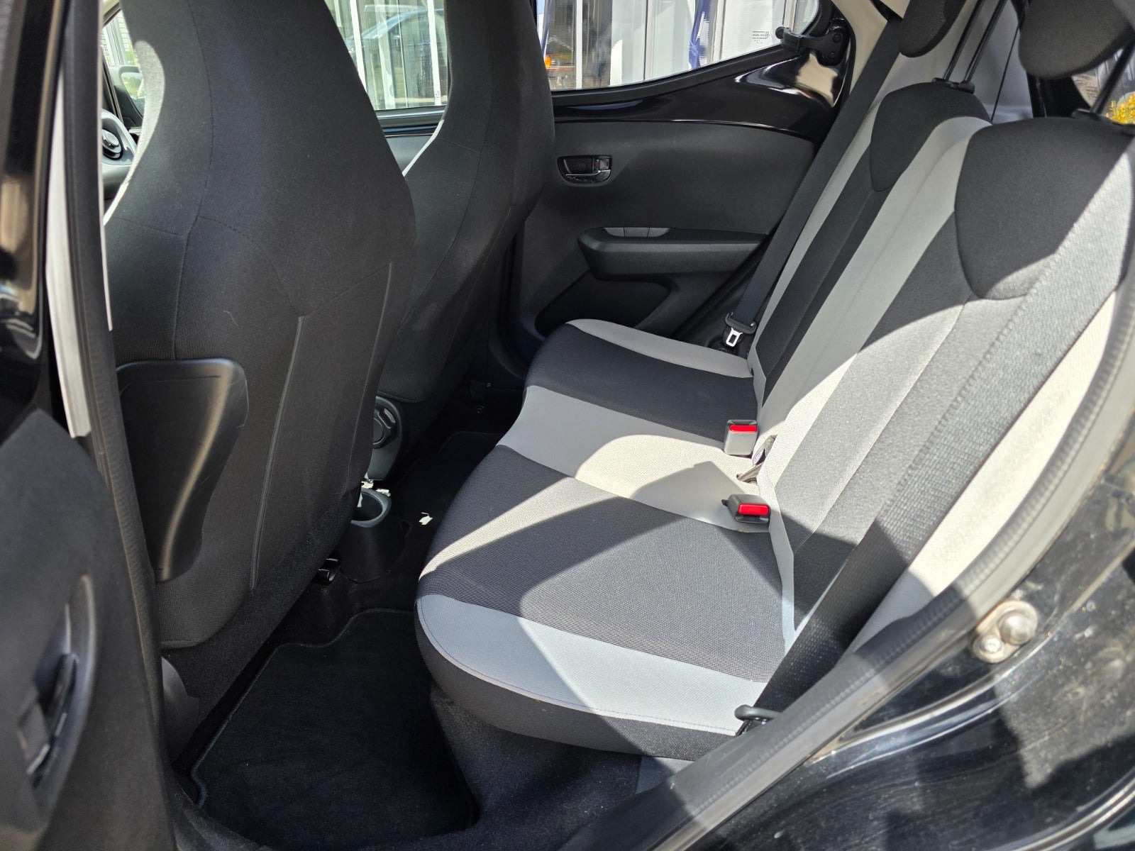 Sort Toyota Aygo fra 2015