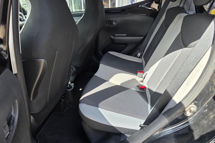 Sort Toyota Aygo fra 2015
