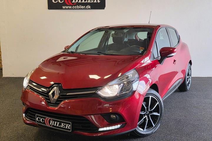 Rød Renault Clio IV fra 2018 set udefra