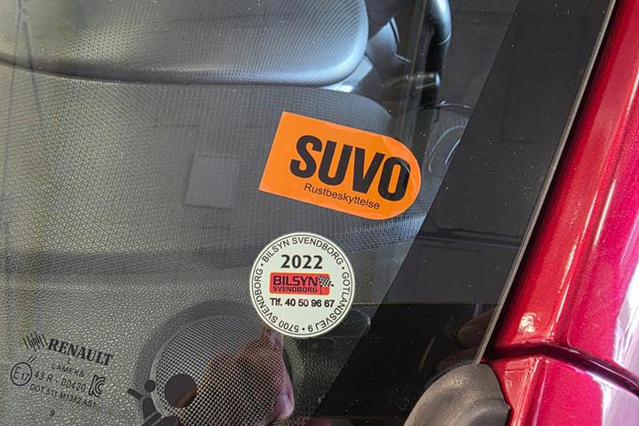 Rød Renault Clio IV fra 2018