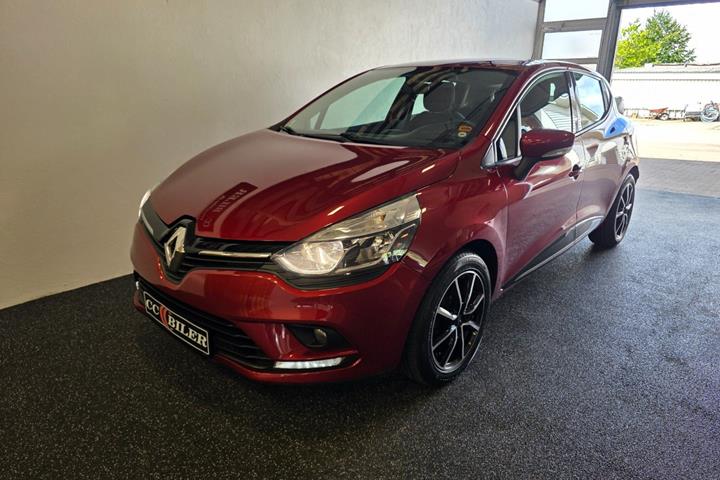 Rød Renault Clio IV fra 2018