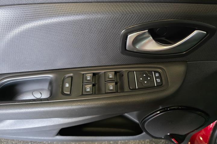 Rød Renault Clio IV fra 2018