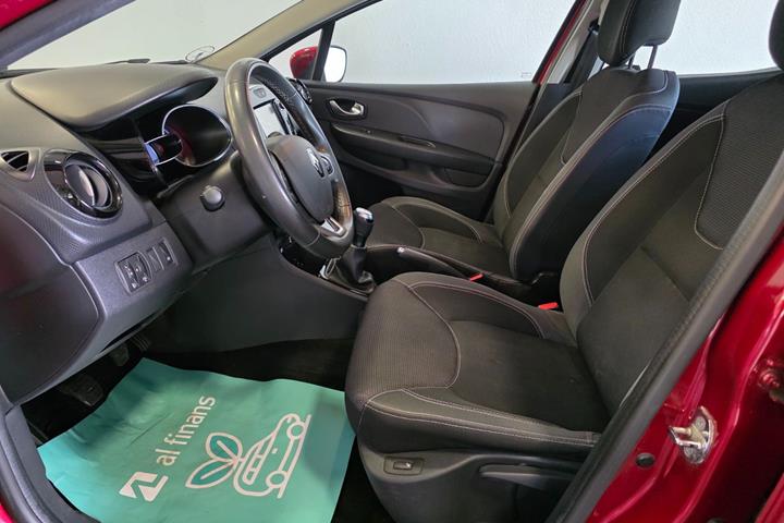 Rød Renault Clio IV fra 2018