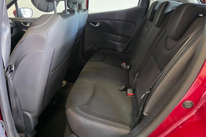 Rød Renault Clio IV fra 2018